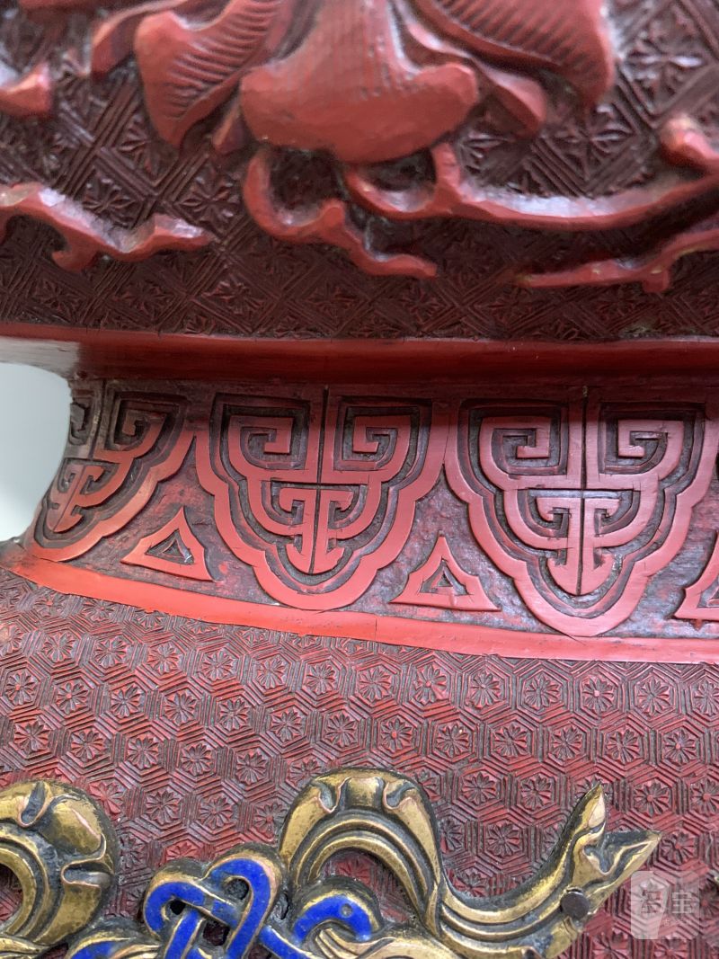 清中期 剔彩嵌珐琅吉庆八宝纹花篮形璧屏一对 - 图18